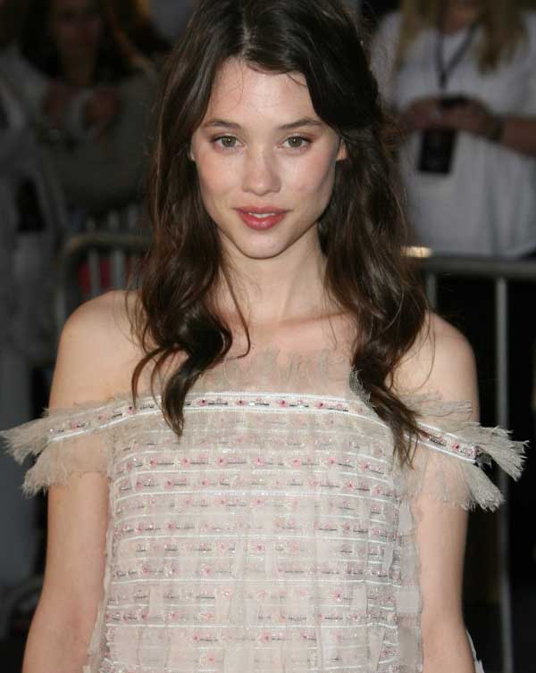 阿斯特丽德·伯格斯·弗瑞斯贝(Astrid Berges-Frisbey)